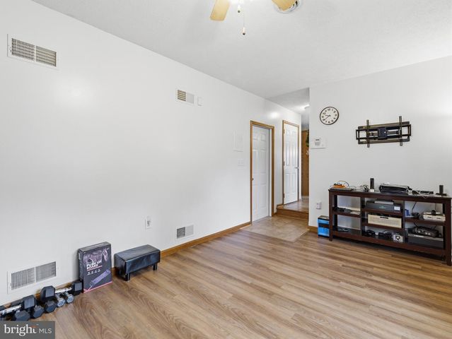 1553 VAUGHN DRIVE, Chambersburg, PA 17202