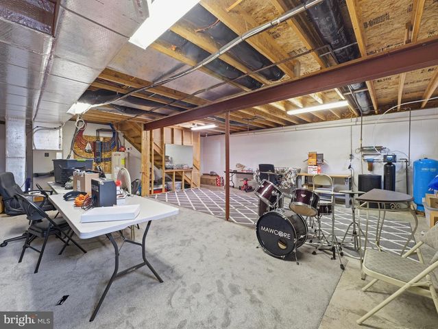 1553 VAUGHN DRIVE, Chambersburg, PA 17202