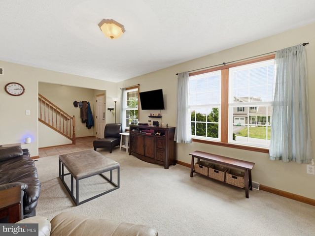 1553 VAUGHN DRIVE, Chambersburg, PA 17202