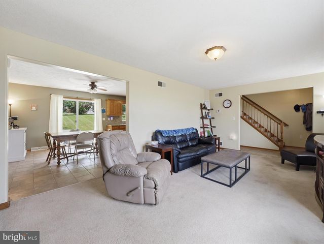 1553 VAUGHN DRIVE, Chambersburg, PA 17202