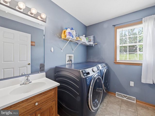 1553 VAUGHN DRIVE, Chambersburg, PA 17202
