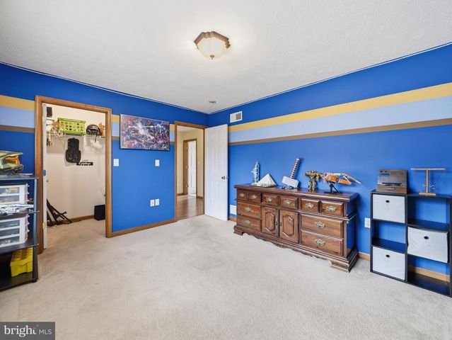 1553 VAUGHN DRIVE, Chambersburg, PA 17202