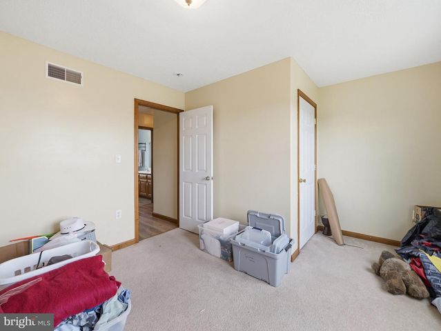 1553 VAUGHN DRIVE, Chambersburg, PA 17202