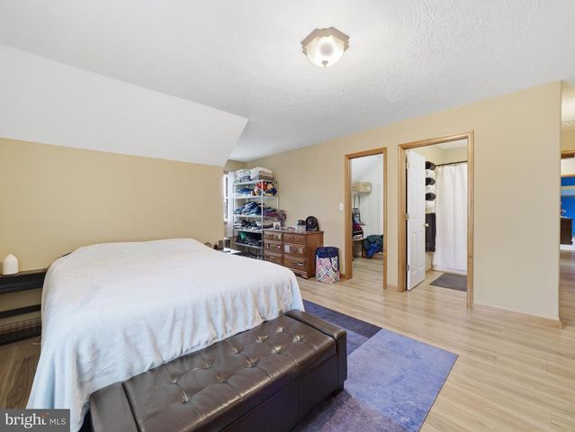 1553 VAUGHN DRIVE, Chambersburg, PA 17202