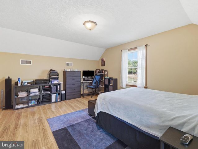 1553 VAUGHN DRIVE, Chambersburg, PA 17202