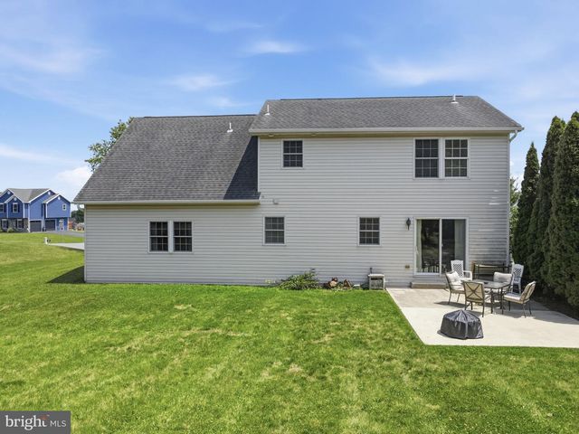 1553 VAUGHN DRIVE, Chambersburg, PA 17202