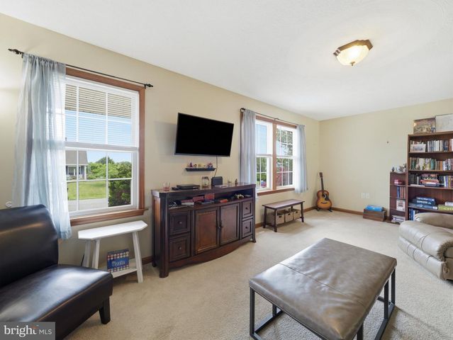 1553 VAUGHN DRIVE, Chambersburg, PA 17202