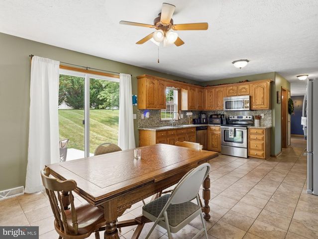 1553 VAUGHN DRIVE, Chambersburg, PA 17202