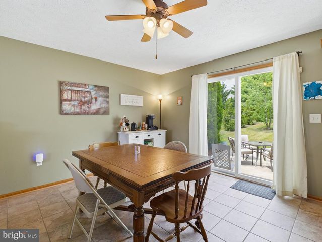 1553 VAUGHN DRIVE, Chambersburg, PA 17202