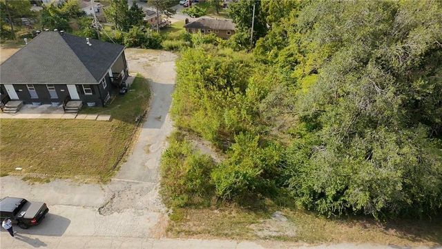 11527 E Lexington Avenue, Sugar Creek, MO 64054