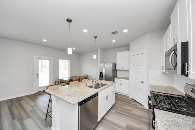 1929 Oregon White Oak Drive, Conroe, TX 77304