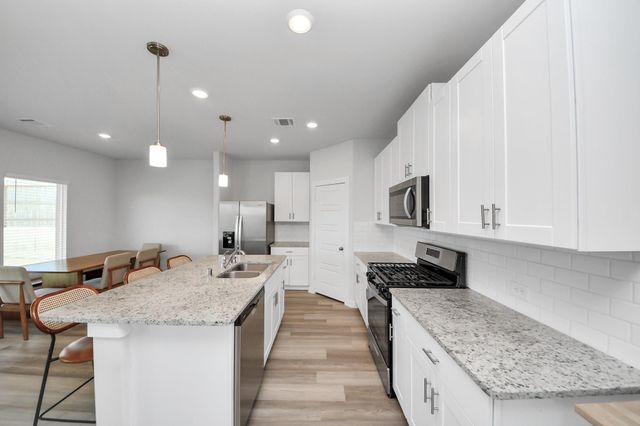 1929 Oregon White Oak Drive, Conroe, TX 77304