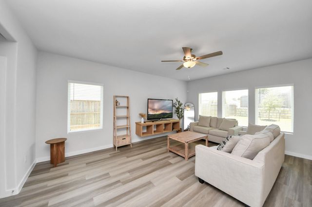 1929 Oregon White Oak Drive, Conroe, TX 77304