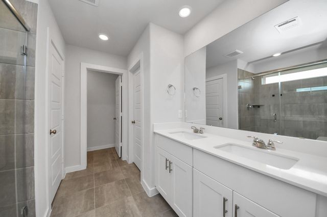 1929 Oregon White Oak Drive, Conroe, TX 77304