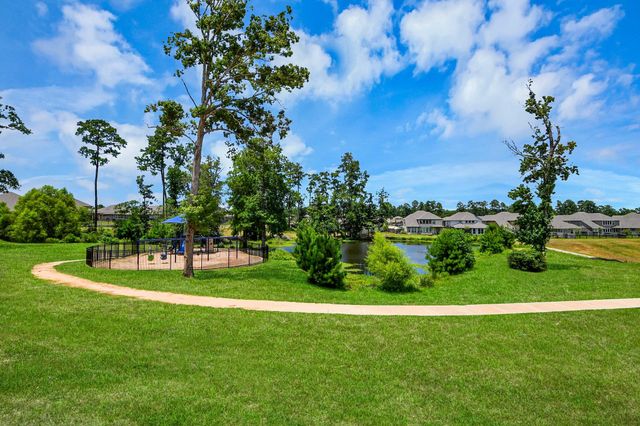 1929 Oregon White Oak Drive, Conroe, TX 77304
