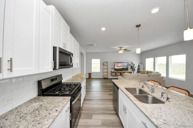 1929 Oregon White Oak Drive, Conroe, TX 77304