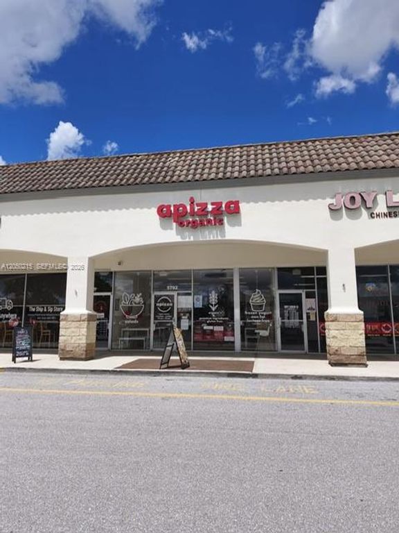 5792 S Jog Road, Greenacres, FL 33467