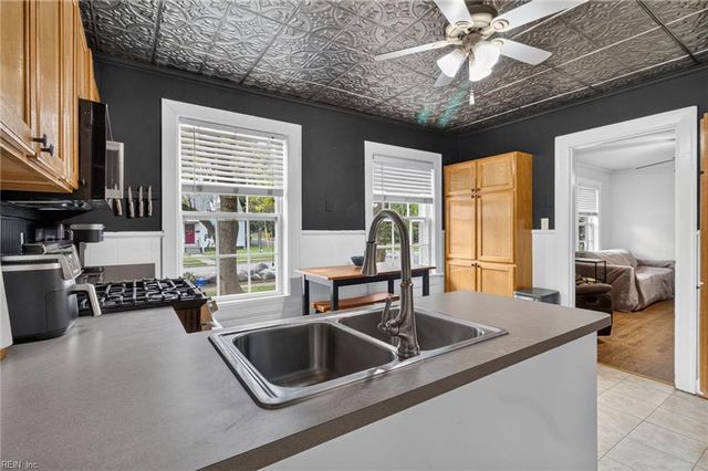 901 Stewart ST, Chesapeake, VA 23324