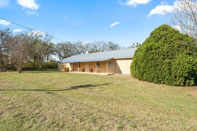124 Arrowhead, Comanche, TX 76442