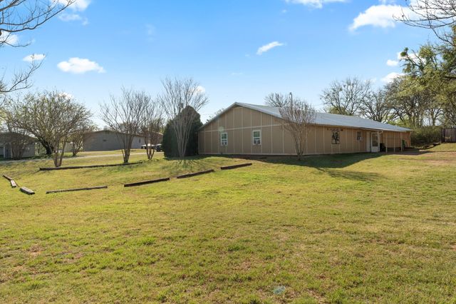 124 Arrowhead, Comanche, TX 76442