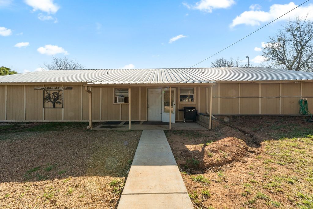 124 Arrowhead, Comanche, TX 76442