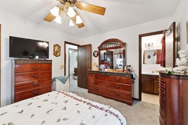 2122 AVE G, Council Bluffs, IA 51501