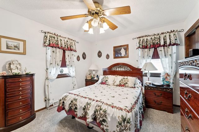 2122 AVE G, Council Bluffs, IA 51501