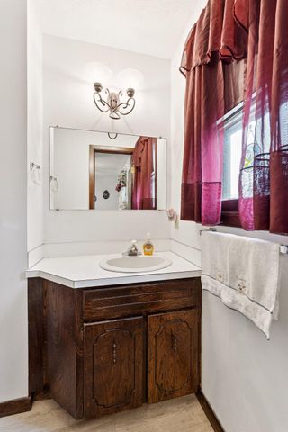 2122 AVE G, Council Bluffs, IA 51501