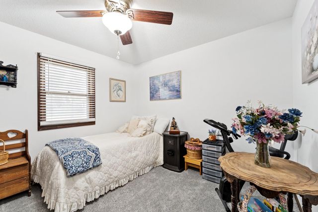 2122 AVE G, Council Bluffs, IA 51501