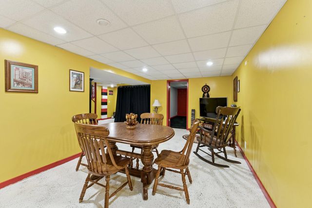 2122 AVE G, Council Bluffs, IA 51501