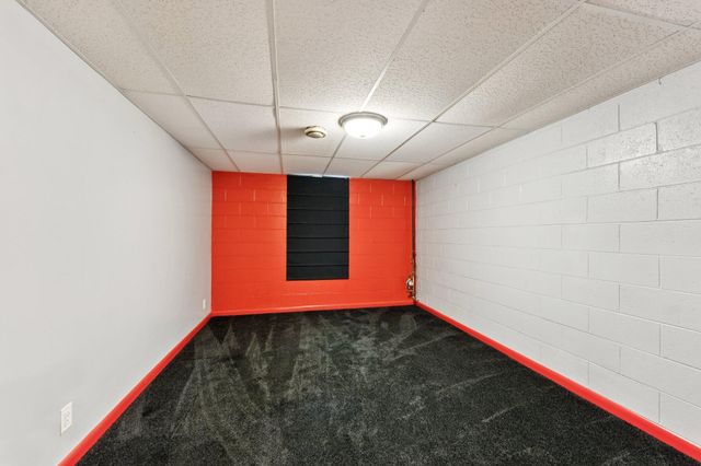 2122 AVE G, Council Bluffs, IA 51501