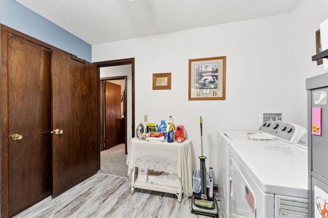 2122 AVE G, Council Bluffs, IA 51501