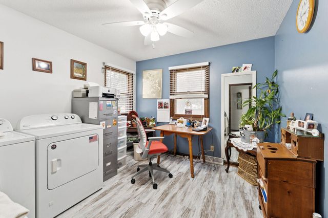 2122 AVE G, Council Bluffs, IA 51501