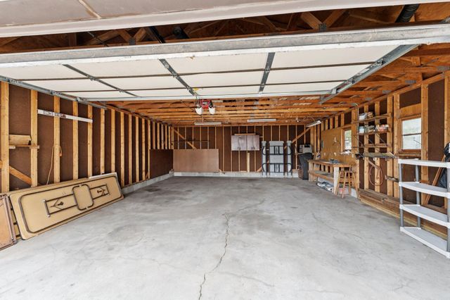 2122 AVE G, Council Bluffs, IA 51501