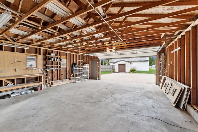 2122 AVE G, Council Bluffs, IA 51501