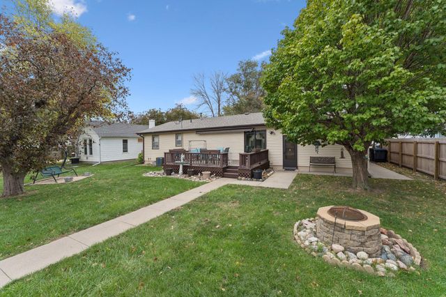 2122 AVE G, Council Bluffs, IA 51501