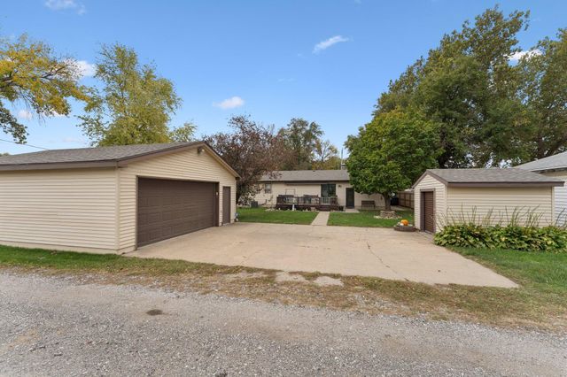 2122 AVE G, Council Bluffs, IA 51501