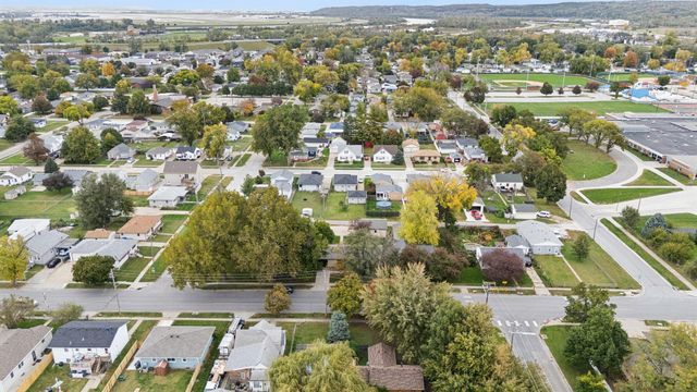 2122 AVE G, Council Bluffs, IA 51501