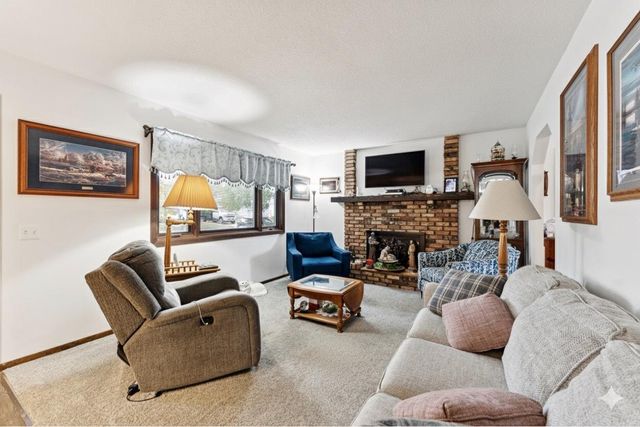 2122 AVE G, Council Bluffs, IA 51501