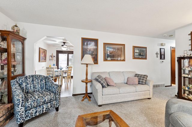 2122 AVE G, Council Bluffs, IA 51501