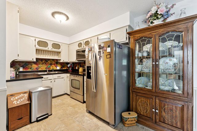 2122 AVE G, Council Bluffs, IA 51501