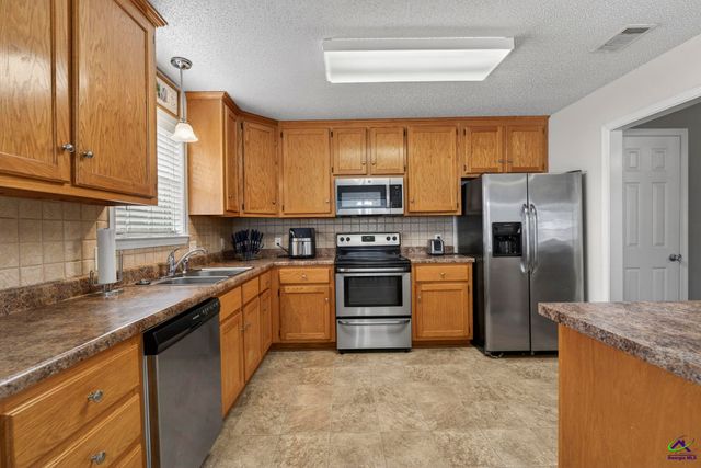 307 Carver Court, Warner Robins, GA 31088