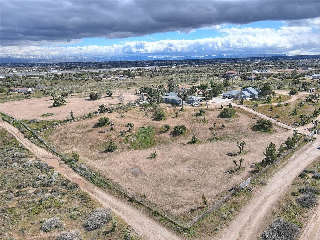 Image 5 of property listing at 8529 Nielson, Phelan, CA 92371