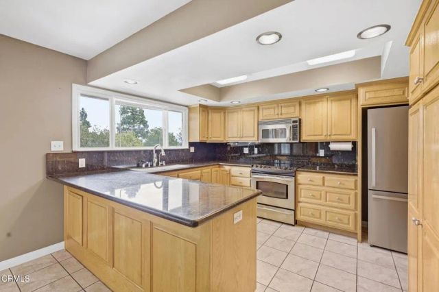 14 Bradford Avenue, Camarillo, CA 93010