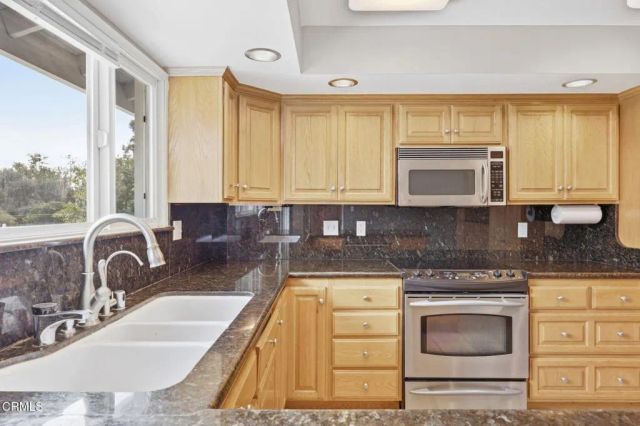 14 Bradford Avenue, Camarillo, CA 93010