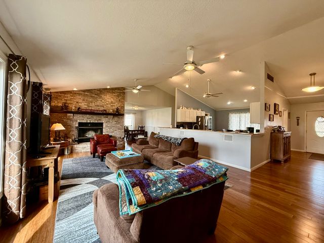 14133 Rebecca Lane, Clinton, IL 61727