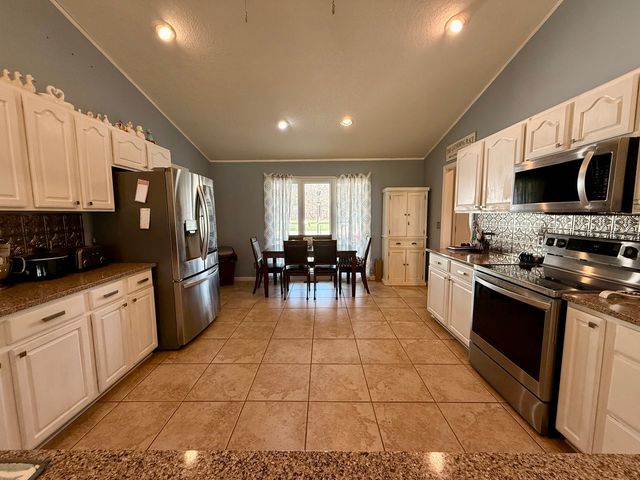 14133 Rebecca Lane, Clinton, IL 61727