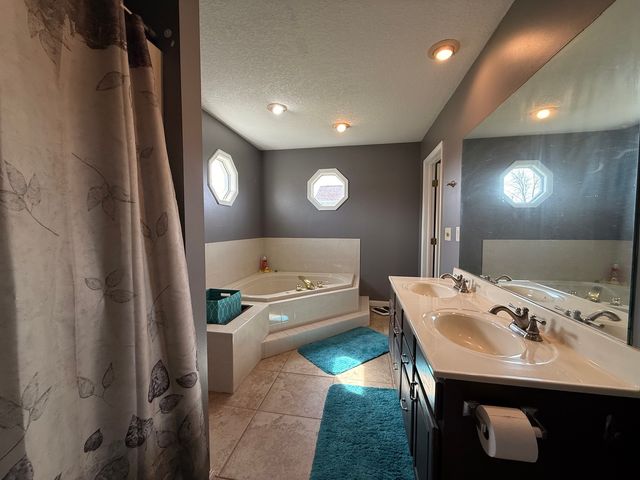 14133 Rebecca Lane, Clinton, IL 61727