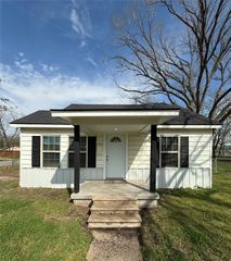 701 S Madison Street, Kaufman, TX 75142