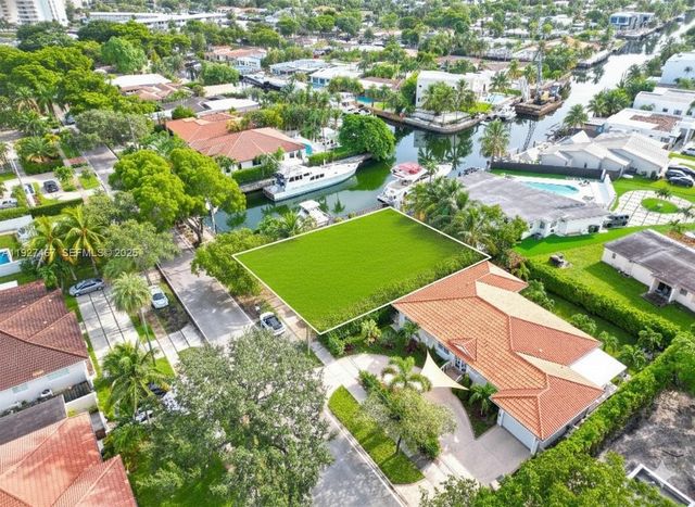 12735 Ixora Rd, North Miami, FL 33181